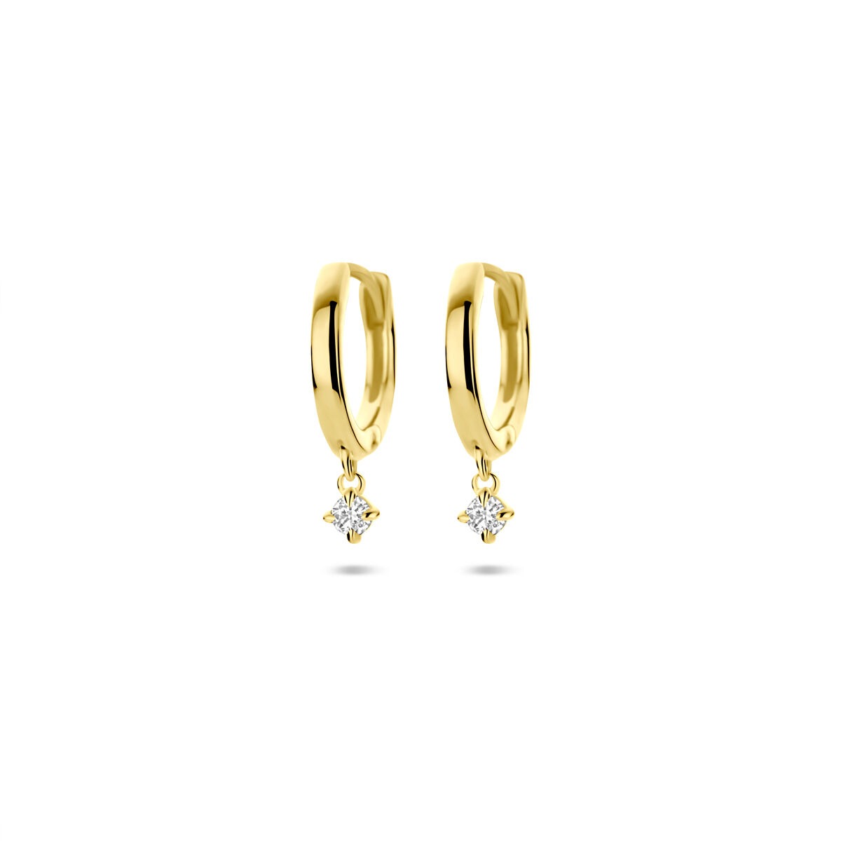 Aros de oro amarillo de 14k con diamantes cultivados en laboratorio de 0.07 ct y 14.5 mm.
