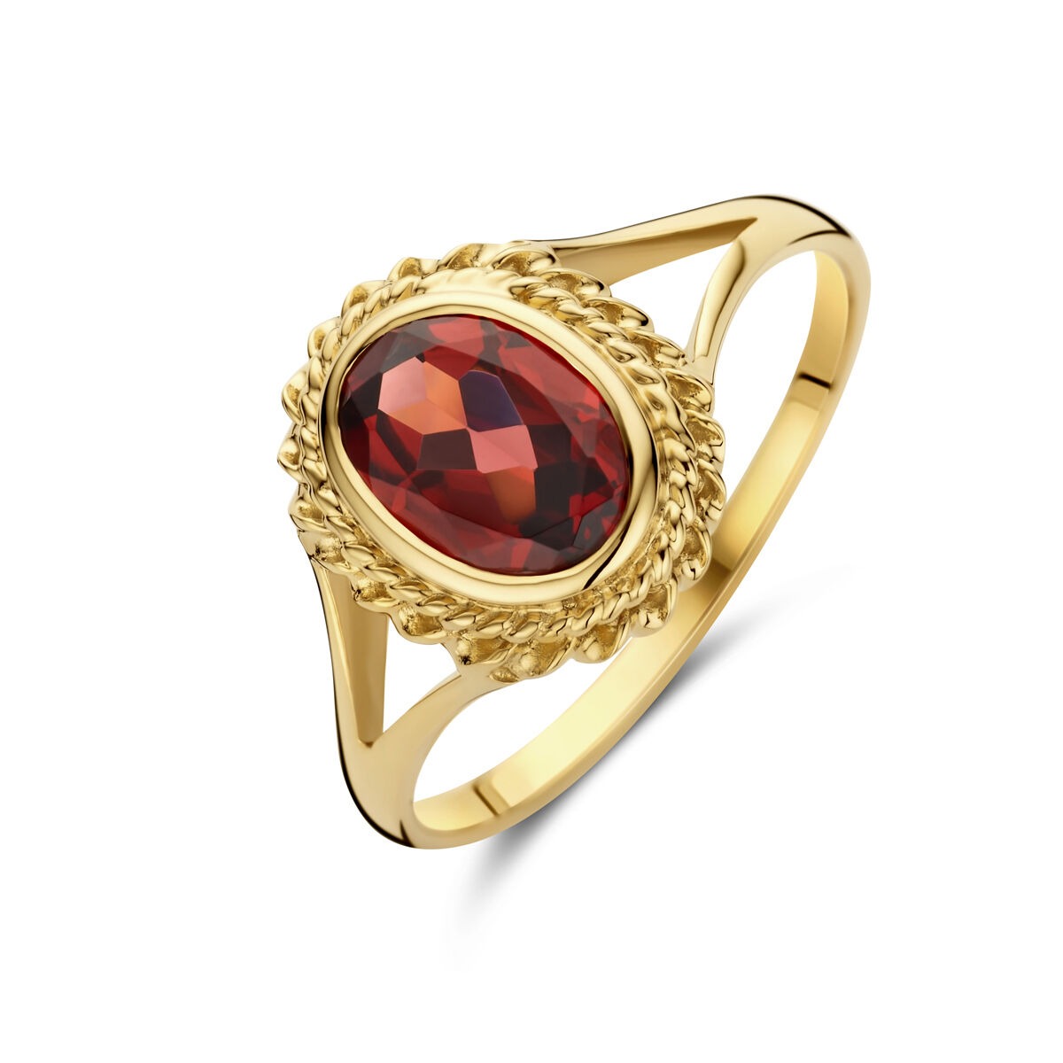 Anillo de oro amarillo de 14k con granate ovalado facetado y detalle trenzado.