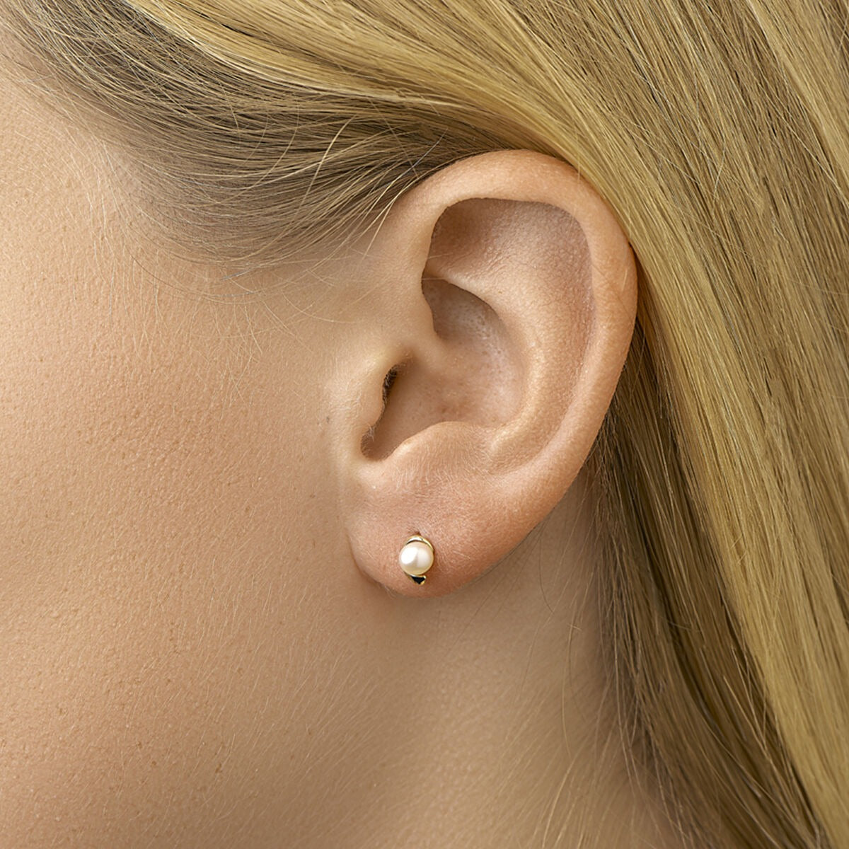 Pendientes de botón de oro con perla de agua dulce – 14k