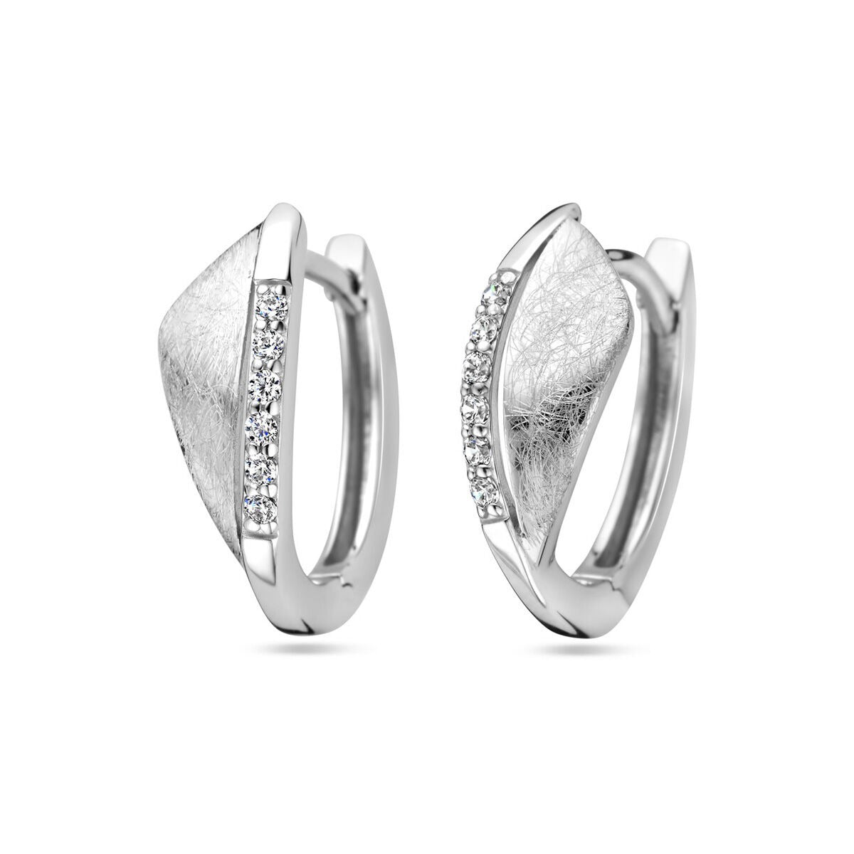 Aros de plata 925 rodiada con zirconias, con un diseño ondulado y acabado mate.