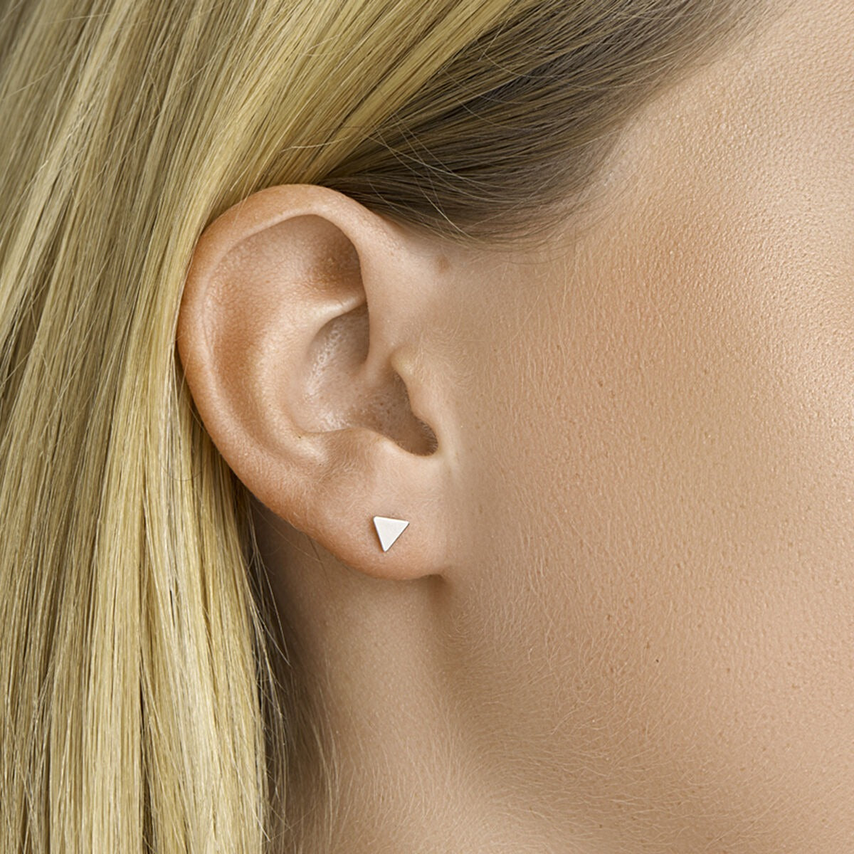 Pendientes de botón de plata en forma de triángulo – rodiados 5.5 mm