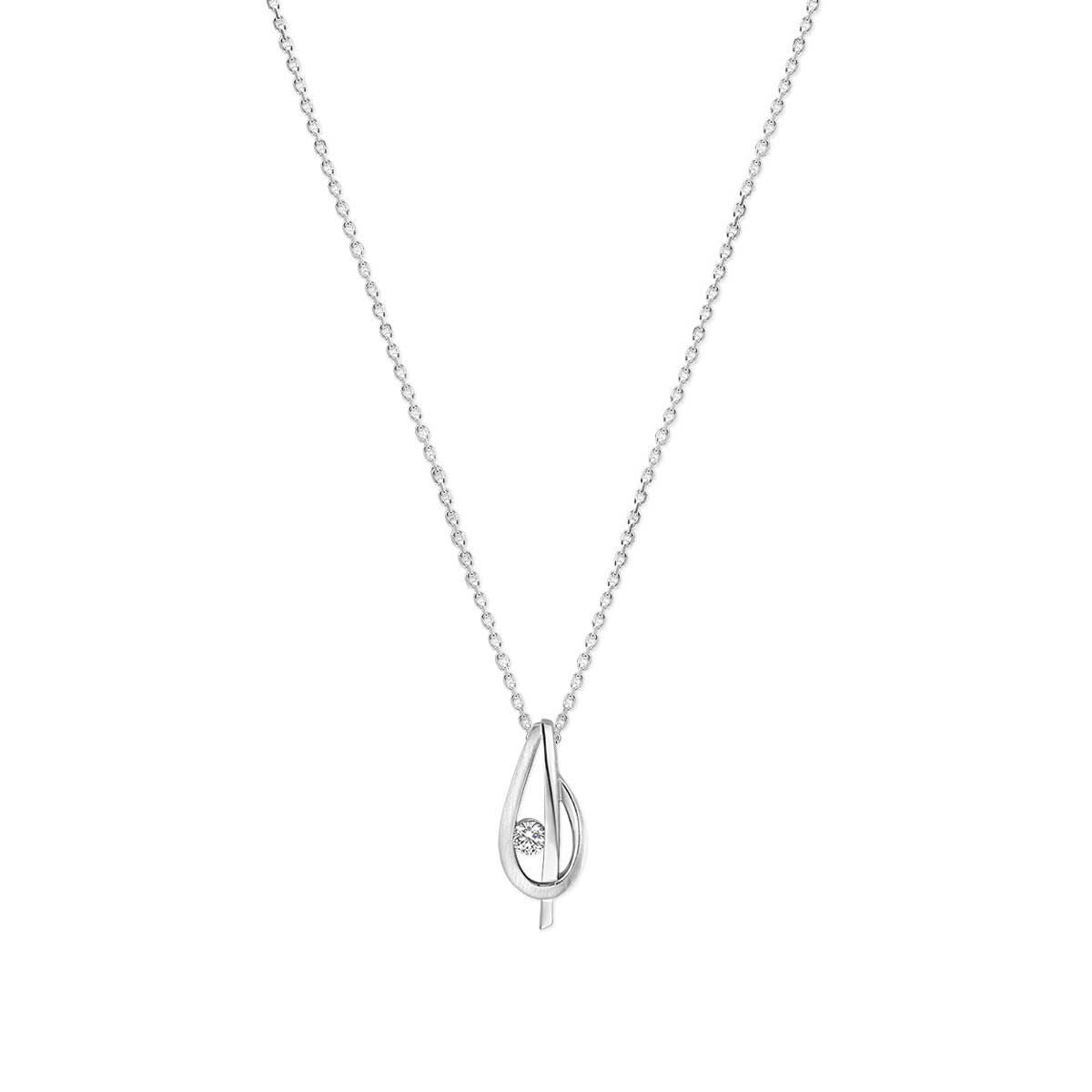 Collar de plata rodiada con diseño en forma de gota y zirconia brillante.