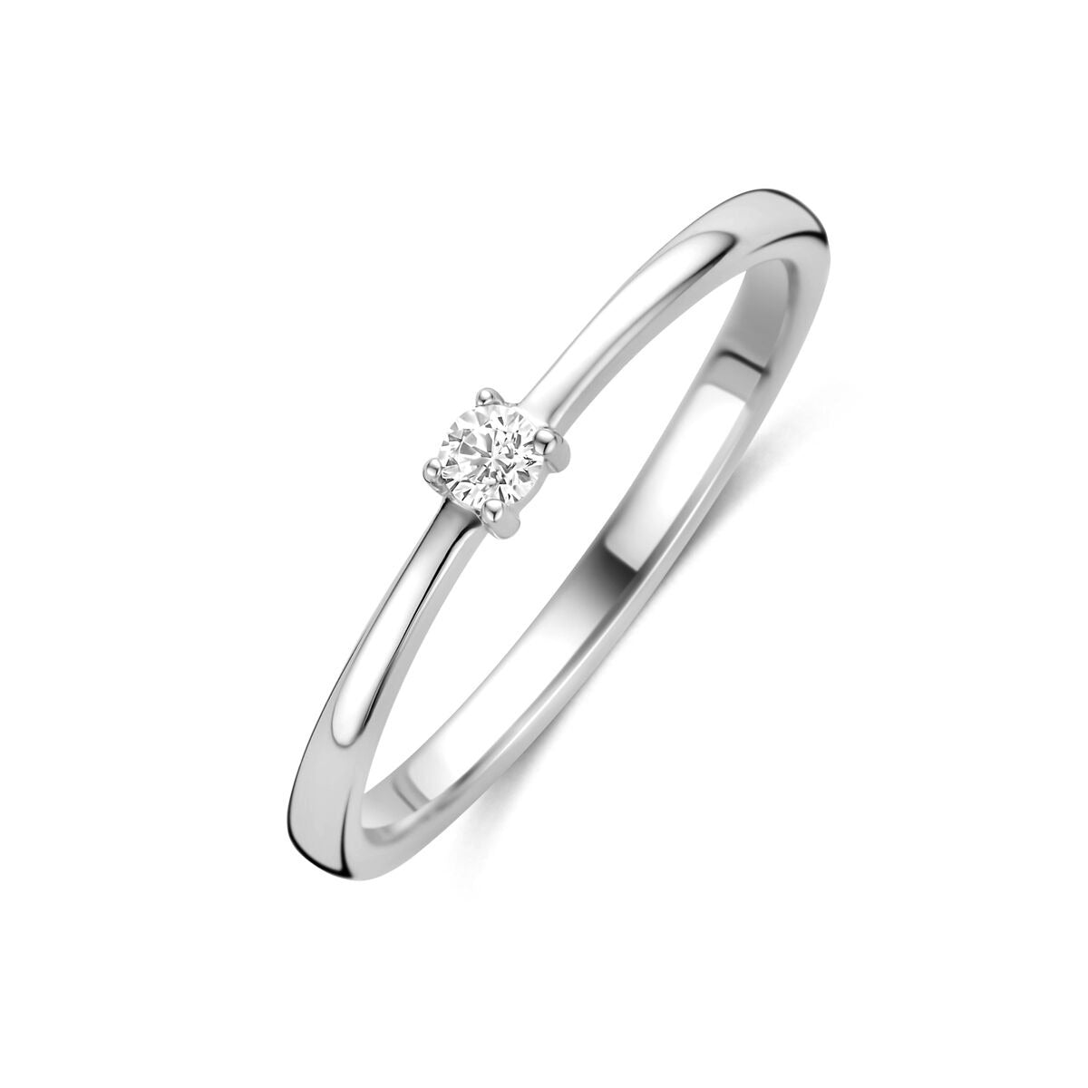 Anillo de plata con circonita en engaste solitario.