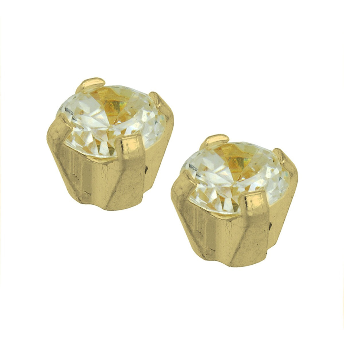 Pendientes de primera puesta con circonitas, en tono dorado, con diseño de engaste en forma de botón.