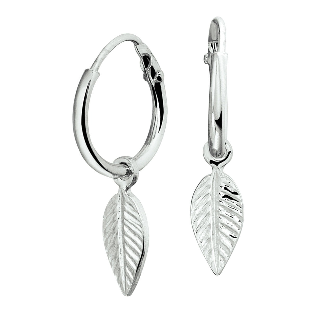 Aros de plata con colgante de hoja, acabado rodiado, diseño delicado y brillante.
