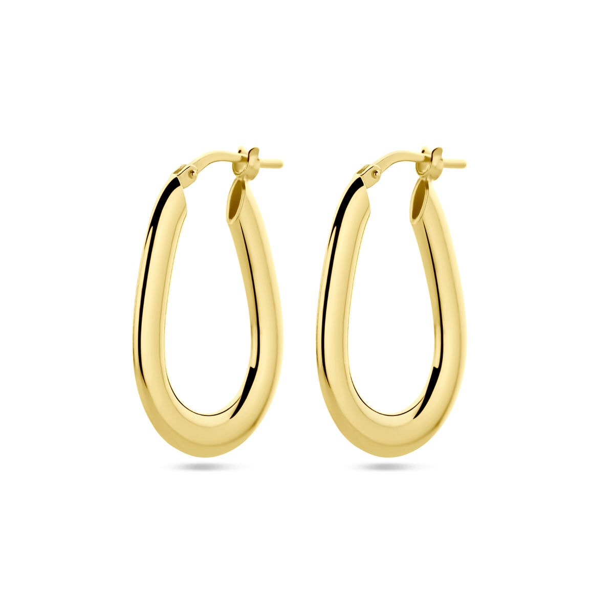Aros dorados de plata con forma ovalada, de 26.5 mm de largo y 4 mm de ancho.