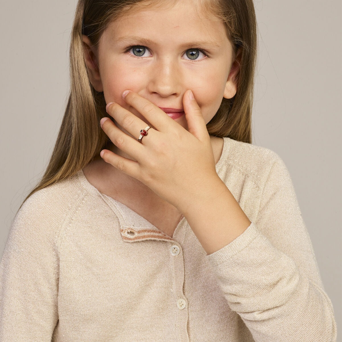 Anillo infantil de plata rodiada con mariquita