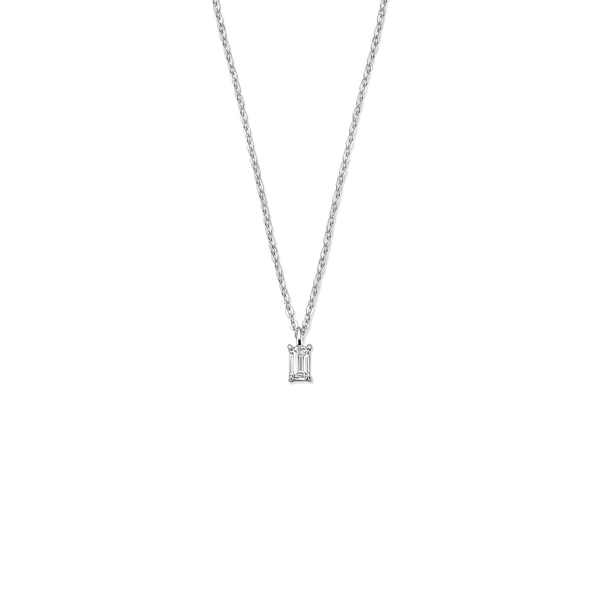 Collar de plata con colgante de zircón en corte esmeralda.