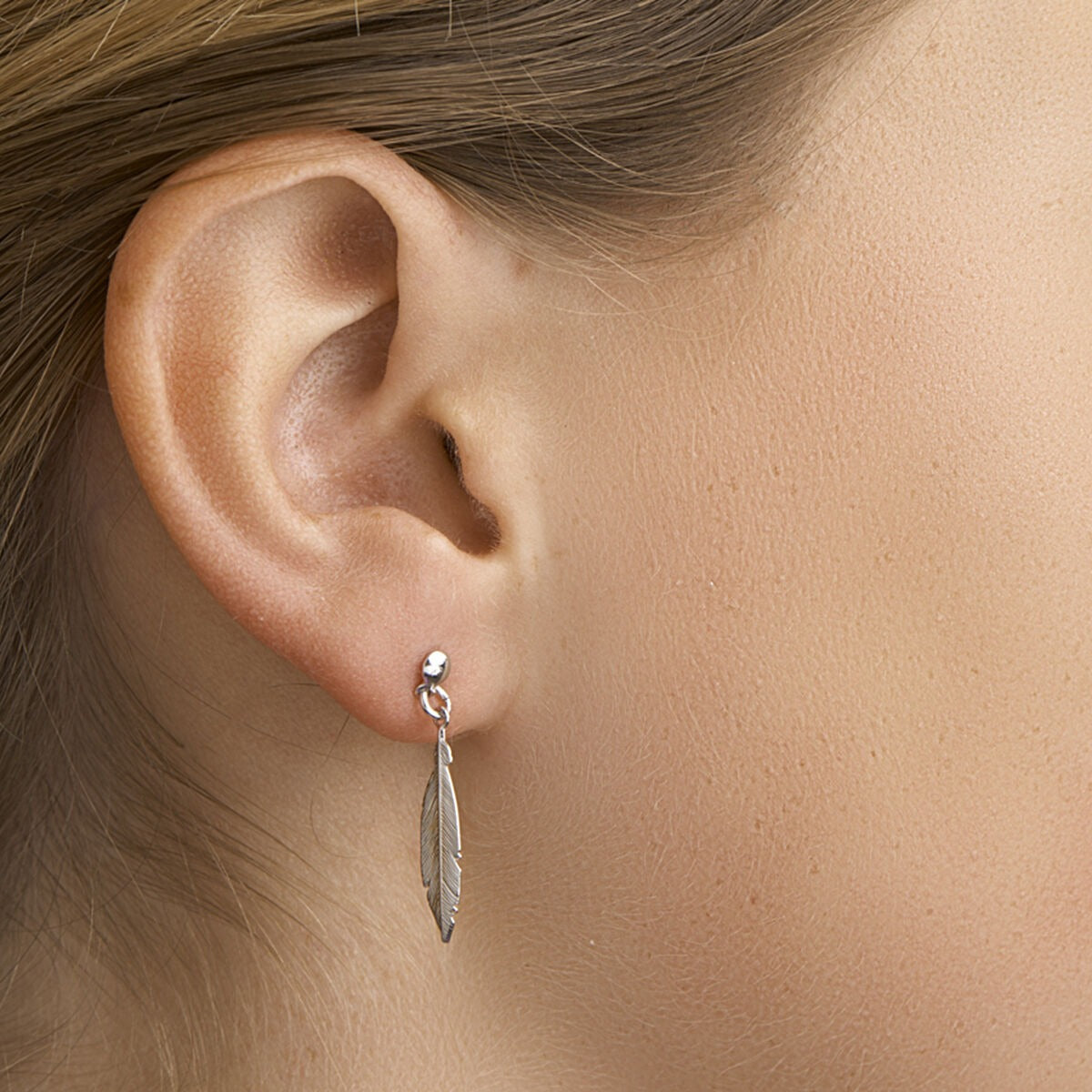 Pendientes de plata con pluma – rodiados 925