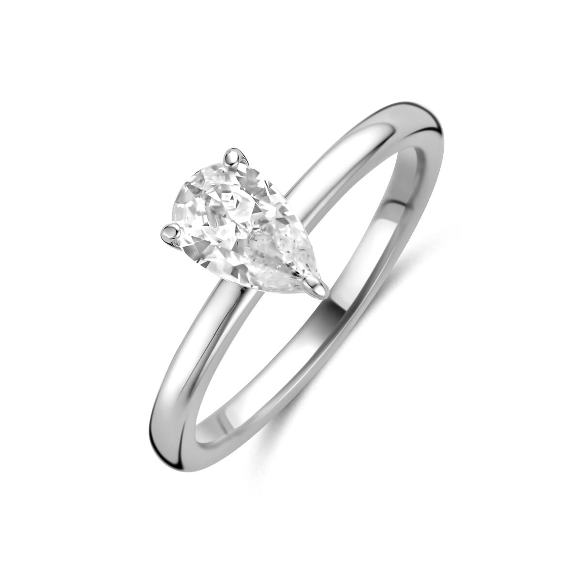 Anillo de plata con una zirconia tallada en forma de pera.