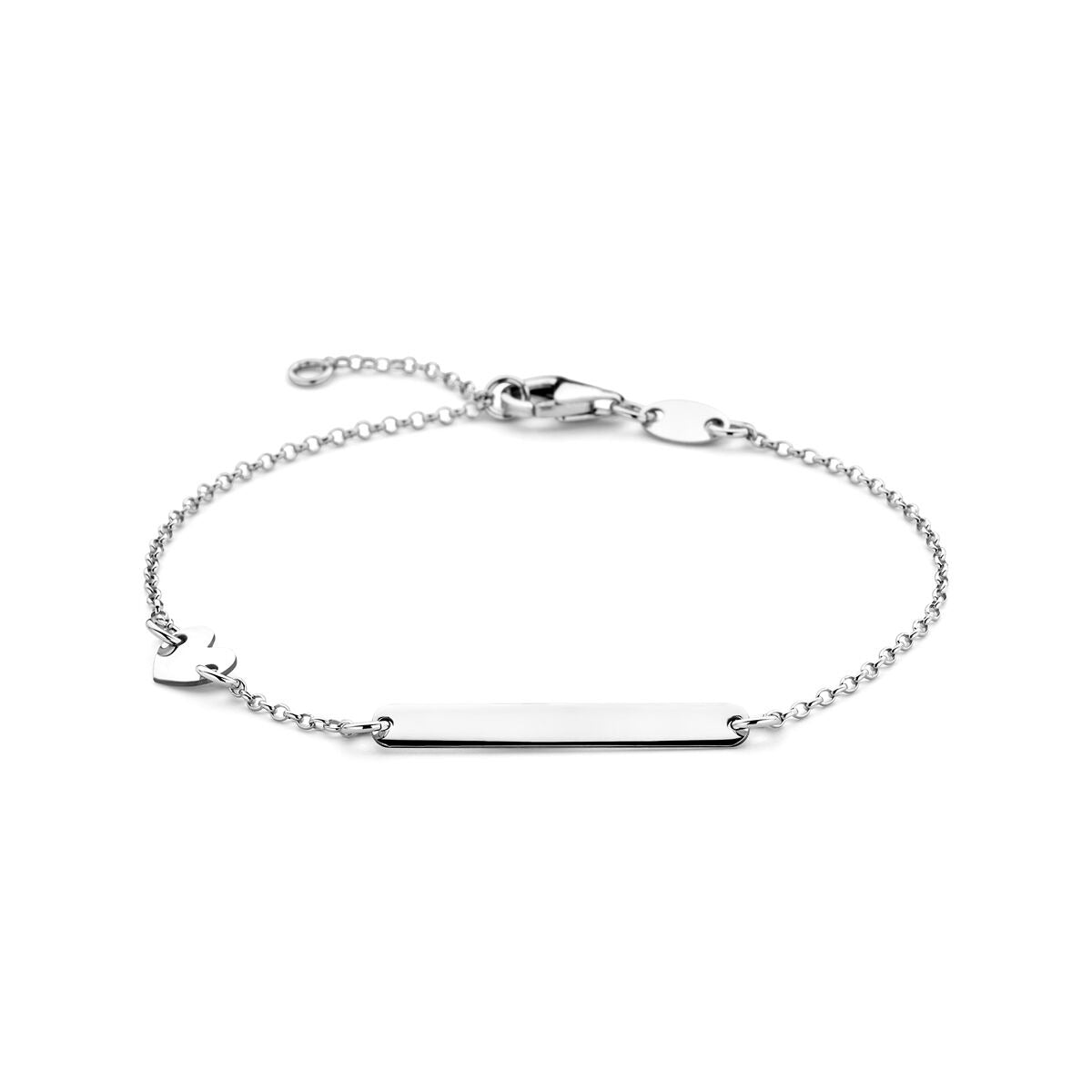Pulsera de plata rodiada para niños con un charm en forma de corazón y placa para grabar.