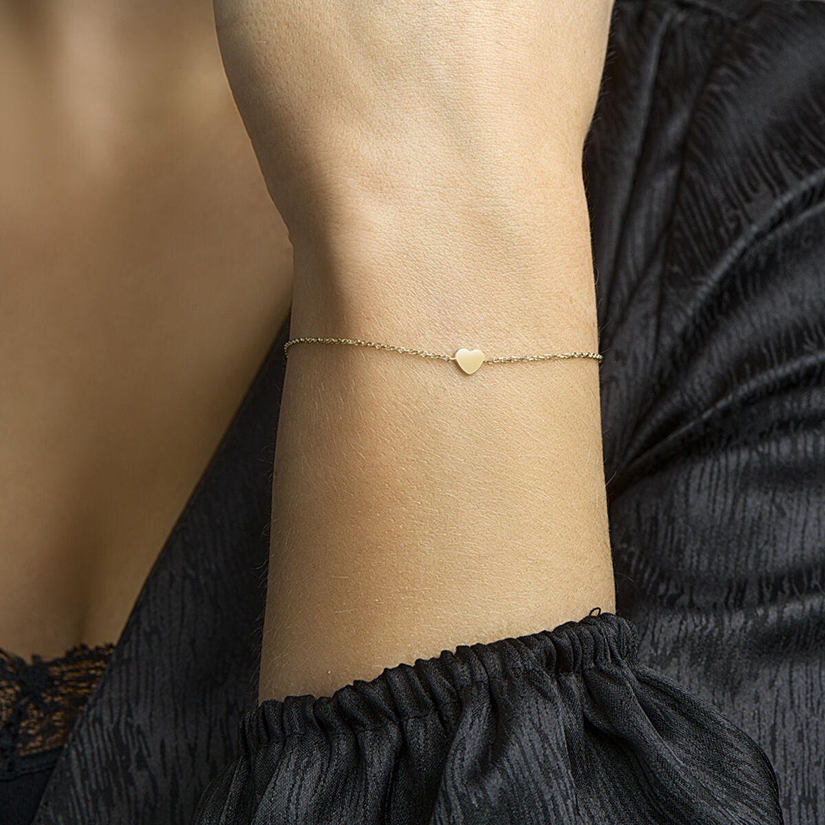 pulsera de oro amarillo con corazón