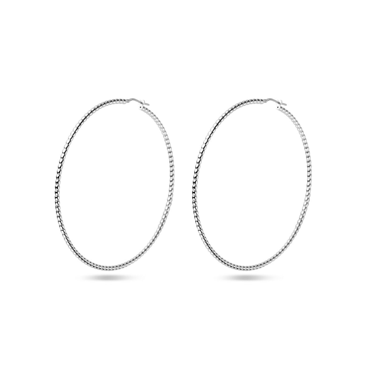 Pendientes de aro de plata rodiada de 925, con un diámetro de 75 mm y diseño liso.