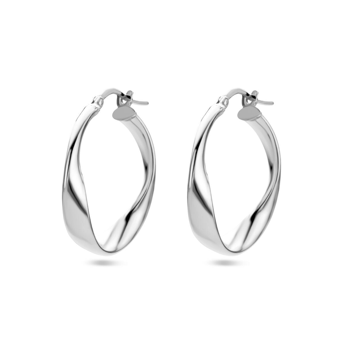 Pendientes de aro plateados, rhodinados, con un diseño ondulado y un diámetro de 26 mm.