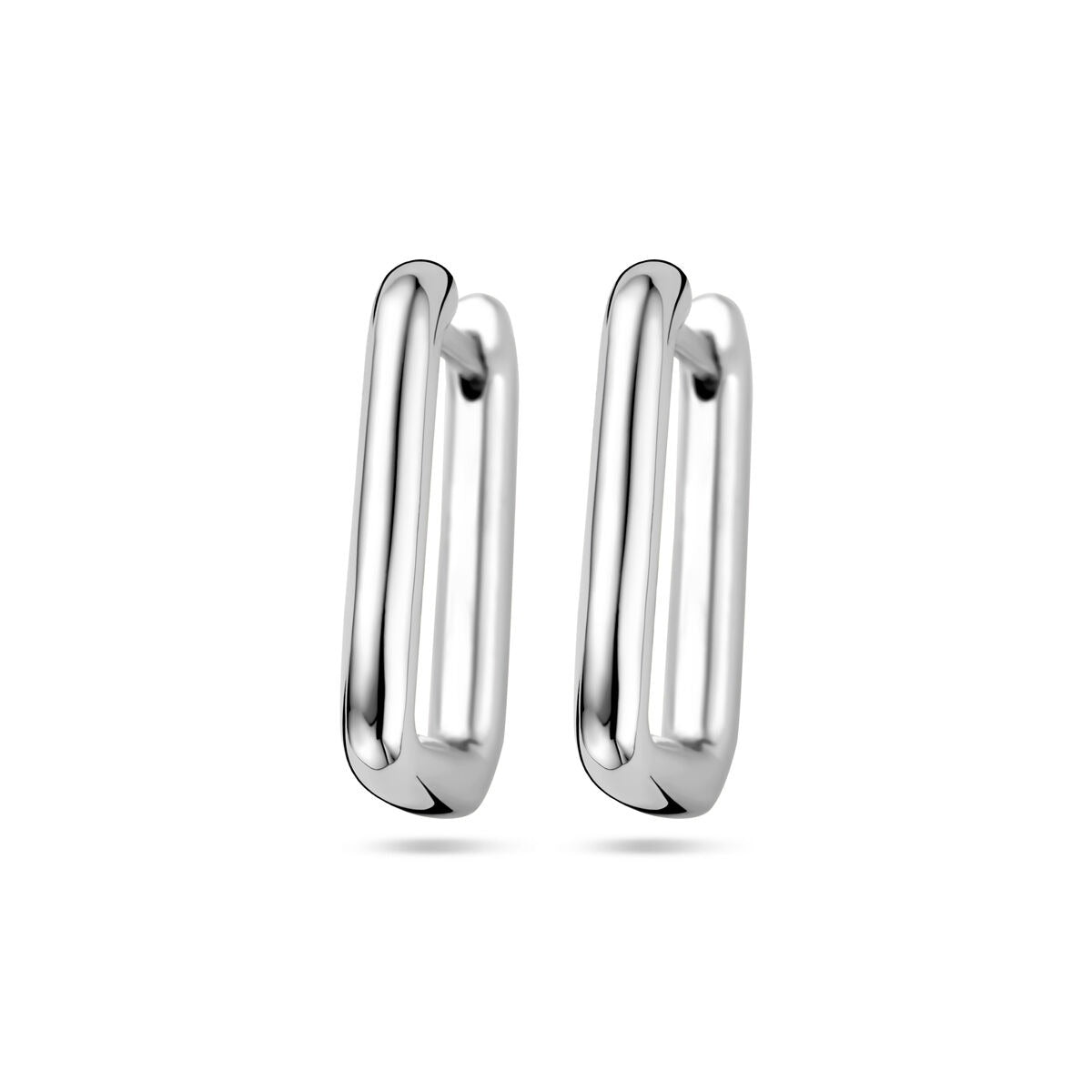 Pendientes de aro de plata rhodium, con un diseño alargado y pulido.