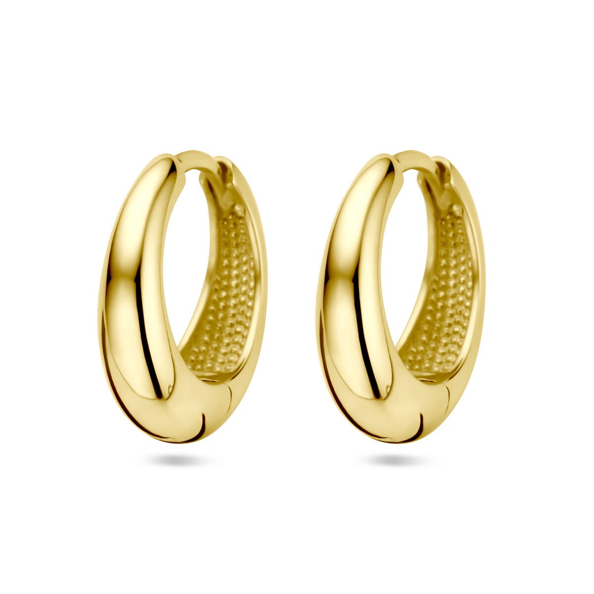 Pendientes de aro de oro de 14k, con un diseño liso y brillante, de 14.5 mm de diámetro.