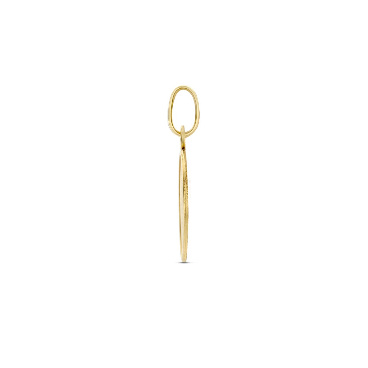 colgante de grabado en oro amarillo de 14k – sutil y significativo