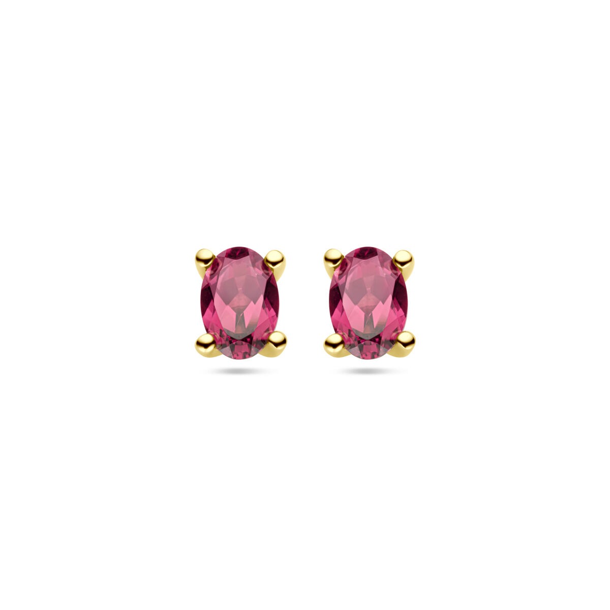 Pendientes de oro amarillo de 14k con piedras de rhodolita rosa en forma ovalada.