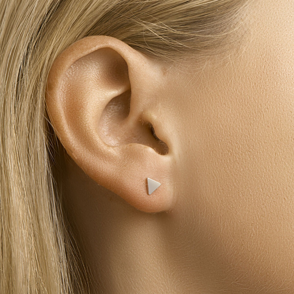 Pendientes de botón de plata en forma de triángulo – rodiados 5.5 mm