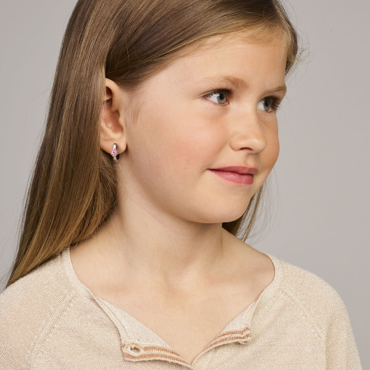 Pendientes infantiles de plata - rodiados con flor en esmalte rosa