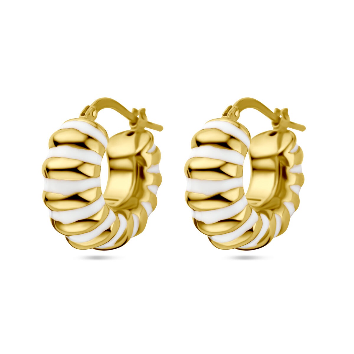 Pendientes de aro dorados con detalles en esmalte blanco.