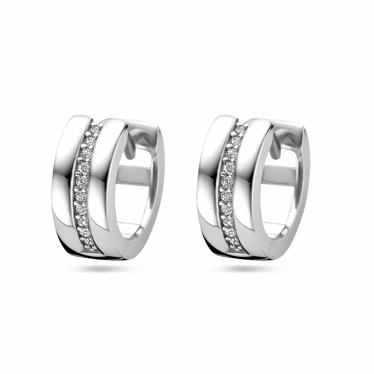 Pendientes de aro de plata con circonitas, acabado en rodio, diseño moderno y brillante.