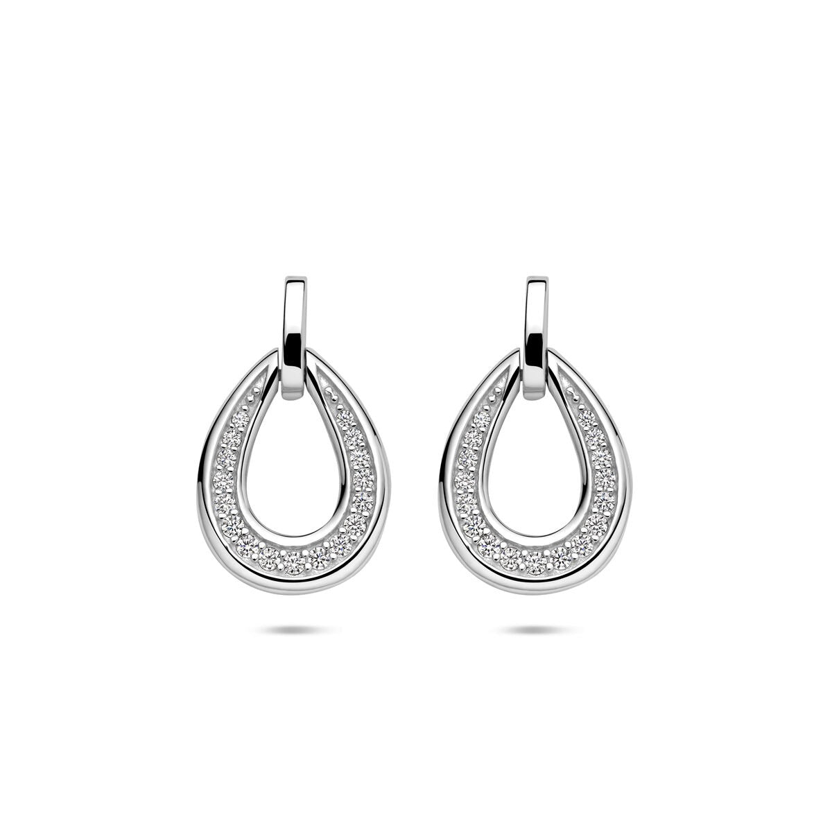 Pendientes largos de plata rodiada con circonitas en estilo de entorno.
