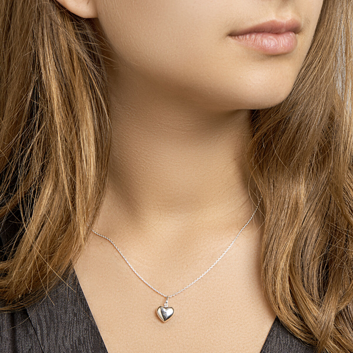 Collar de plata con corazón – eslabón de ancla
