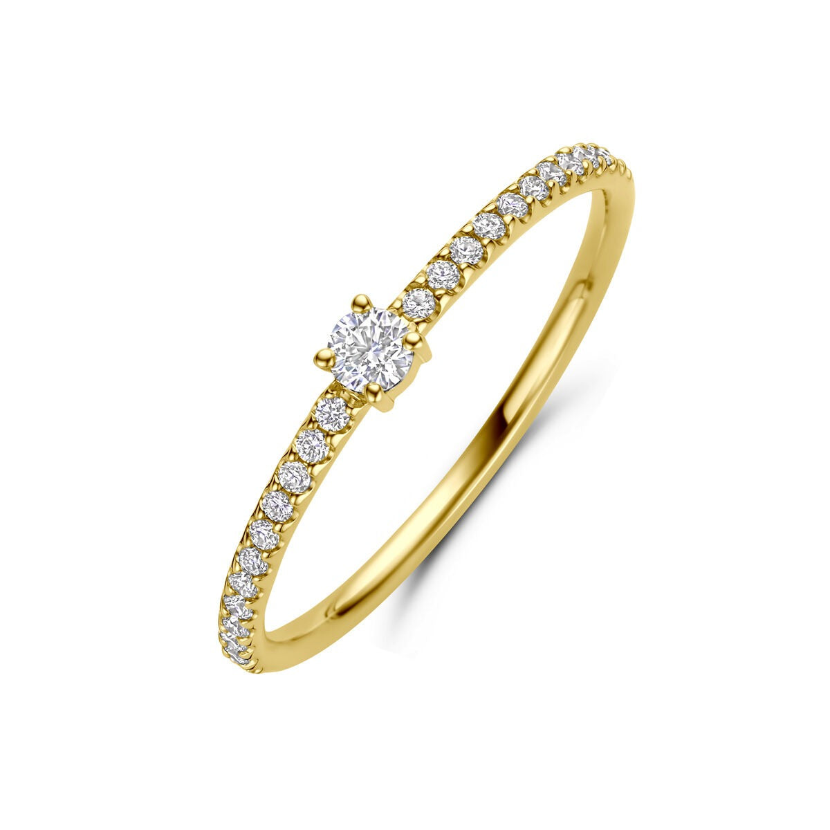 Anillo de dama de oro amarillo de 14k con diamante en engaste solitario y pavé de diamantes.