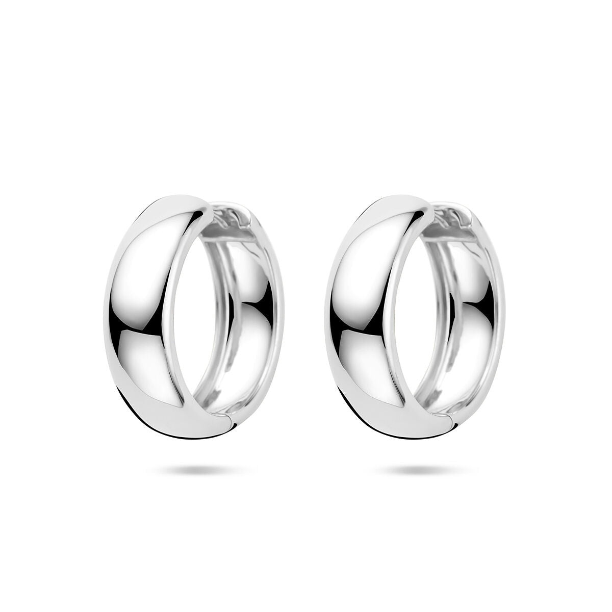 Pendientes de aro plateados, con acabado rodiado, de 25x8 mm.