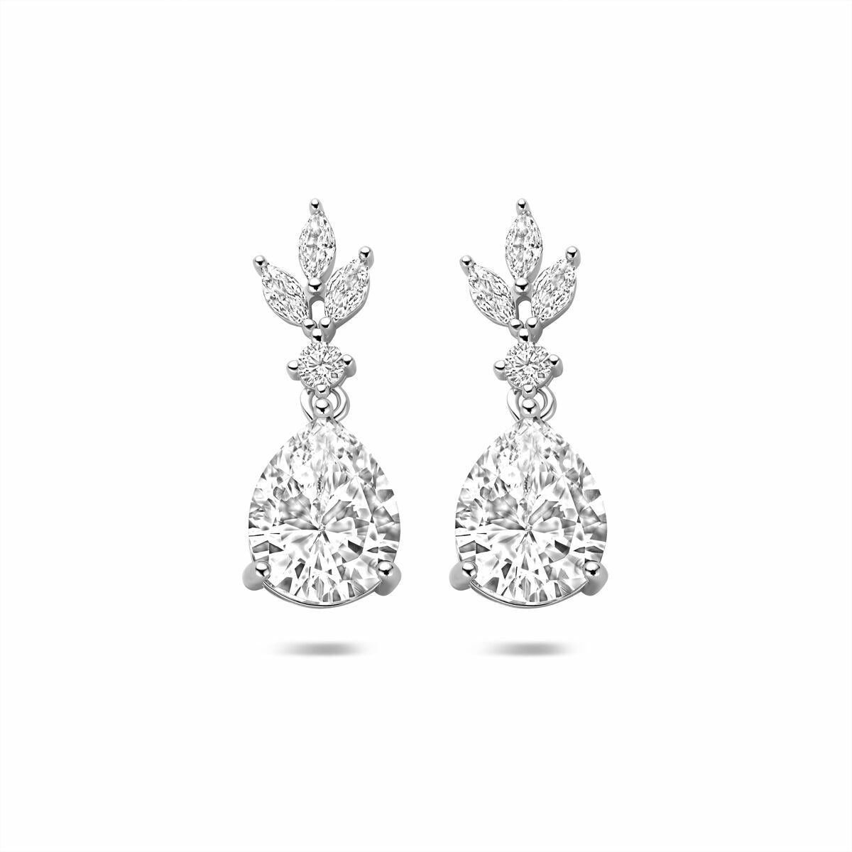 Pendientes largos de plata rodiada con zirconitas en forma de pera y detalles de hojas.