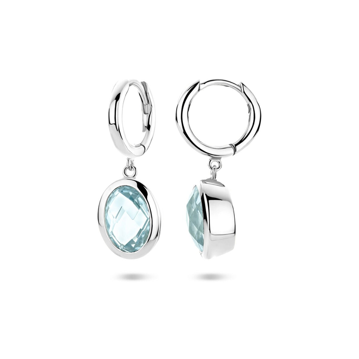 Aros de plata rodiada con topacio azul cielo – 26 mm