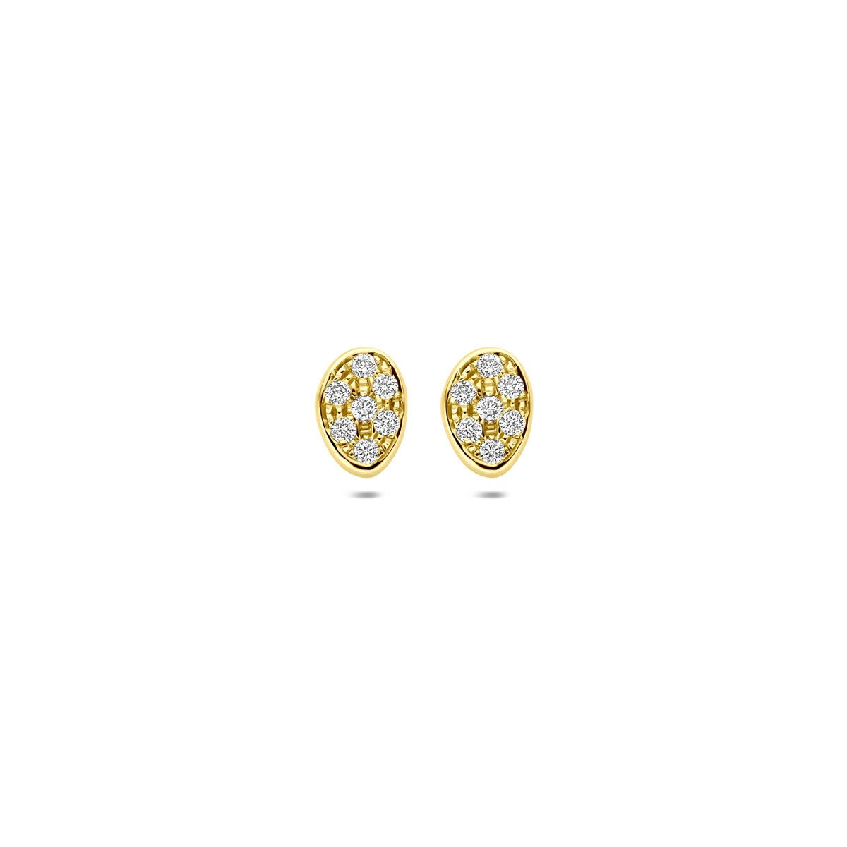 Pendientes de oro amarillo de 14k con diamantes engastados en pavé en forma ovalada.