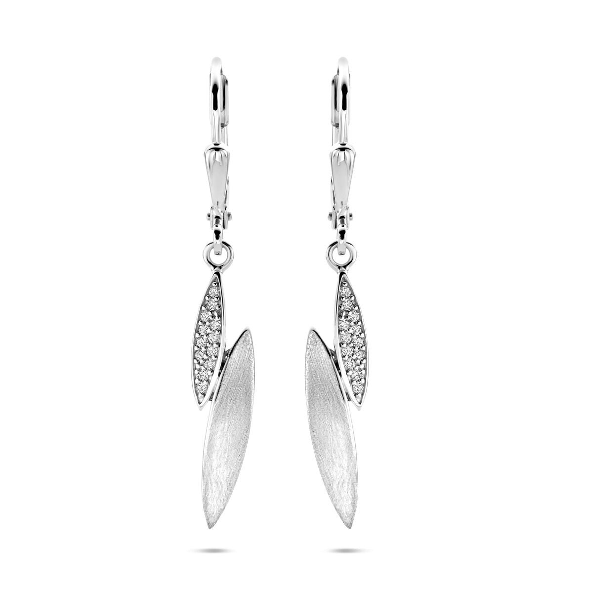 Pendientes largos de plata con zircón, acabado rodiado y diseño en forma de hoja.