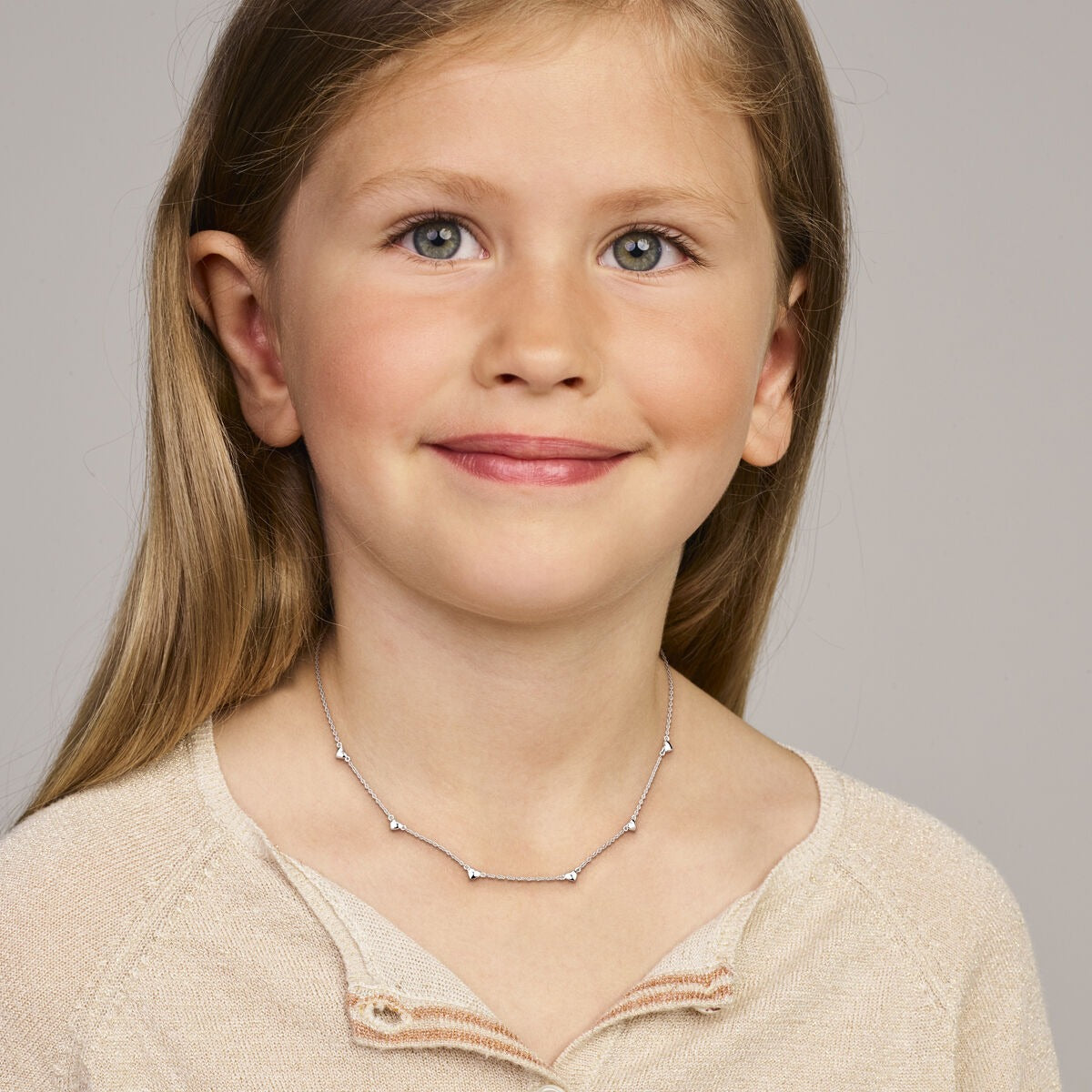Collar infantil de plata con corazones – collar rodiado