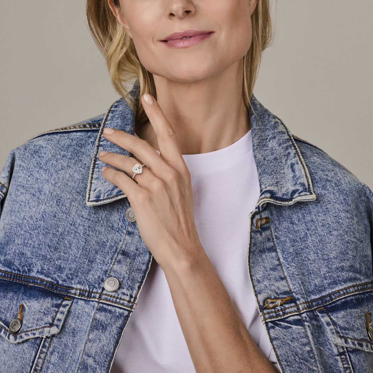 Anillo de mujer de plata – forma de corazón con circonita