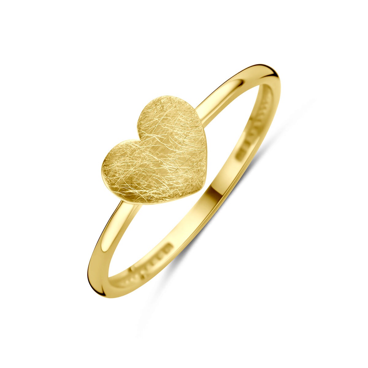 Anillo de 14k en oro amarillo con un corazón texturizado en la parte superior.