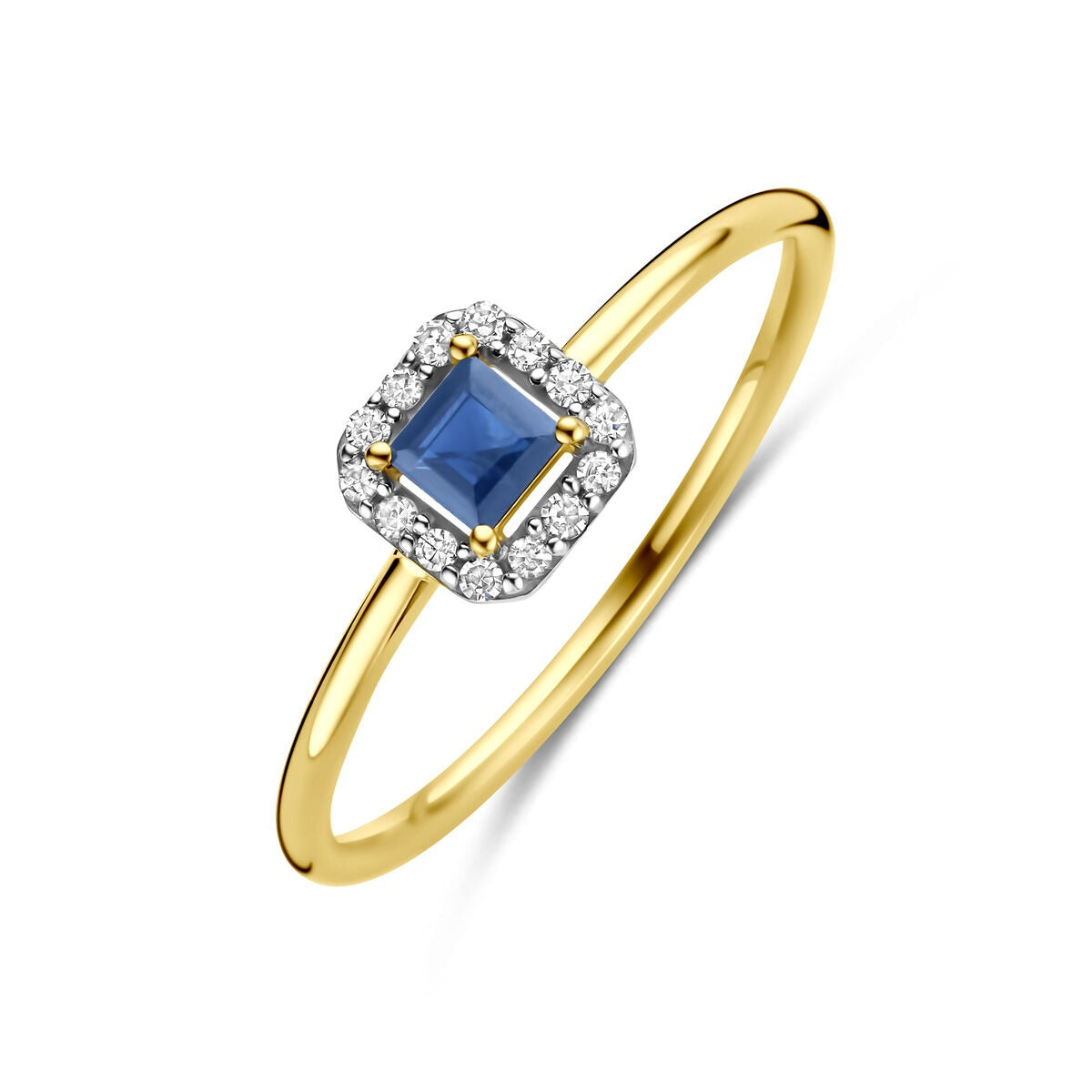 Anillo dorado con zafiro cuadrado y diamantes alrededor.