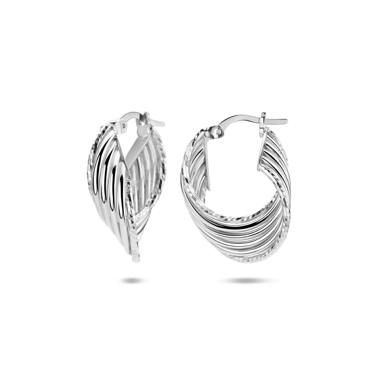 Pendientes de aro de plata rodiada con diseño ondulado, de 25 x 7 mm.