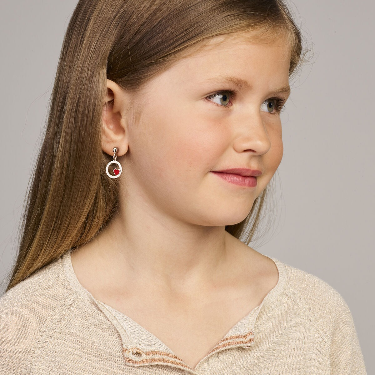 Pendientes infantiles de plata en forma de corazón rodiados con esmalte 17 mm