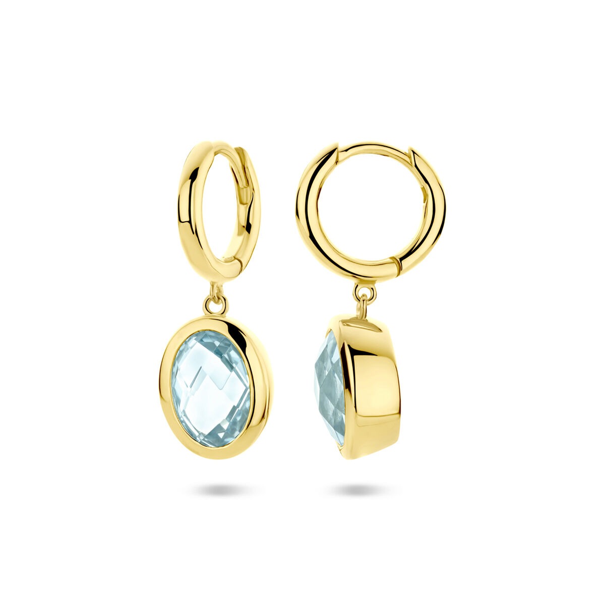 Aros chapados en oro con topacio azul cielo – 26 mm