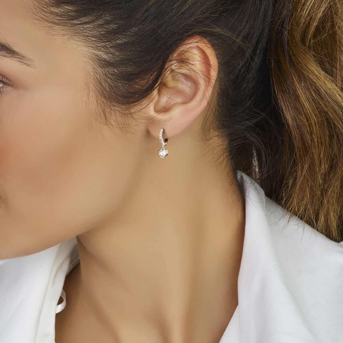 Aros de plata rodiada con circonitas en forma de corazón