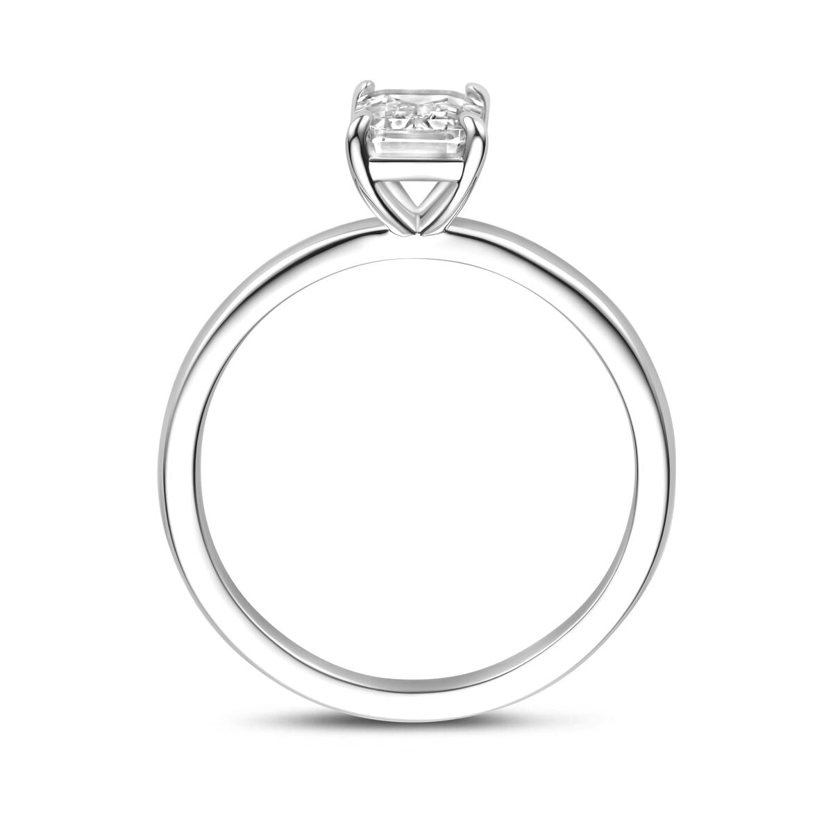 Anillo de plata con zirconia en corte esmeralda