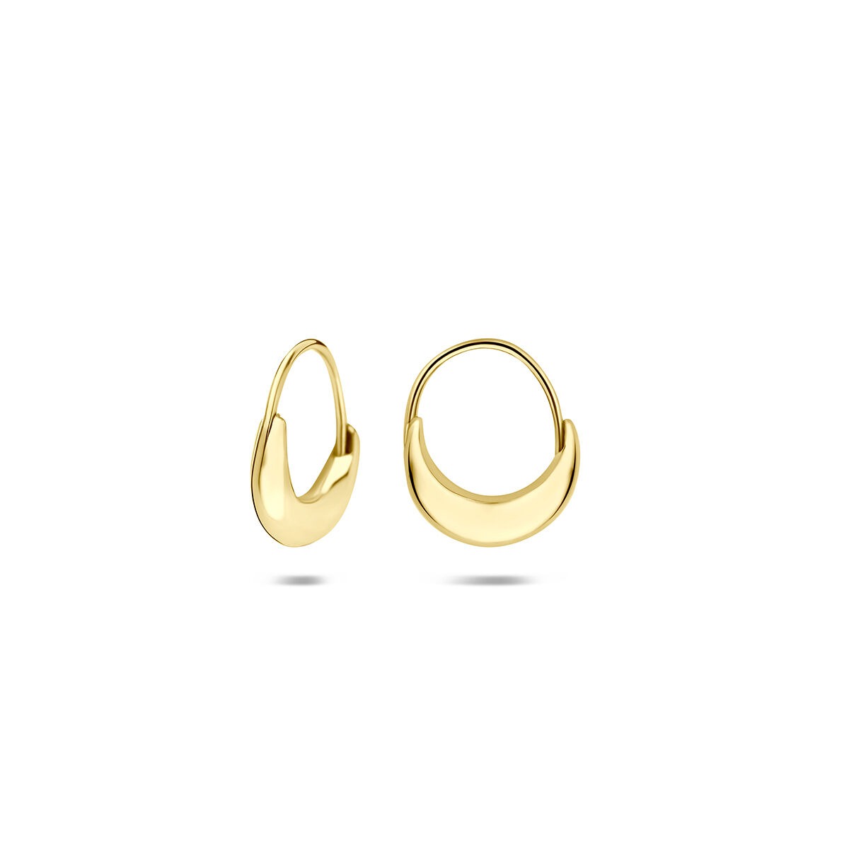 Pendientes de aro de oro amarillo de 14 quilates con un diseño curvado y pulido.