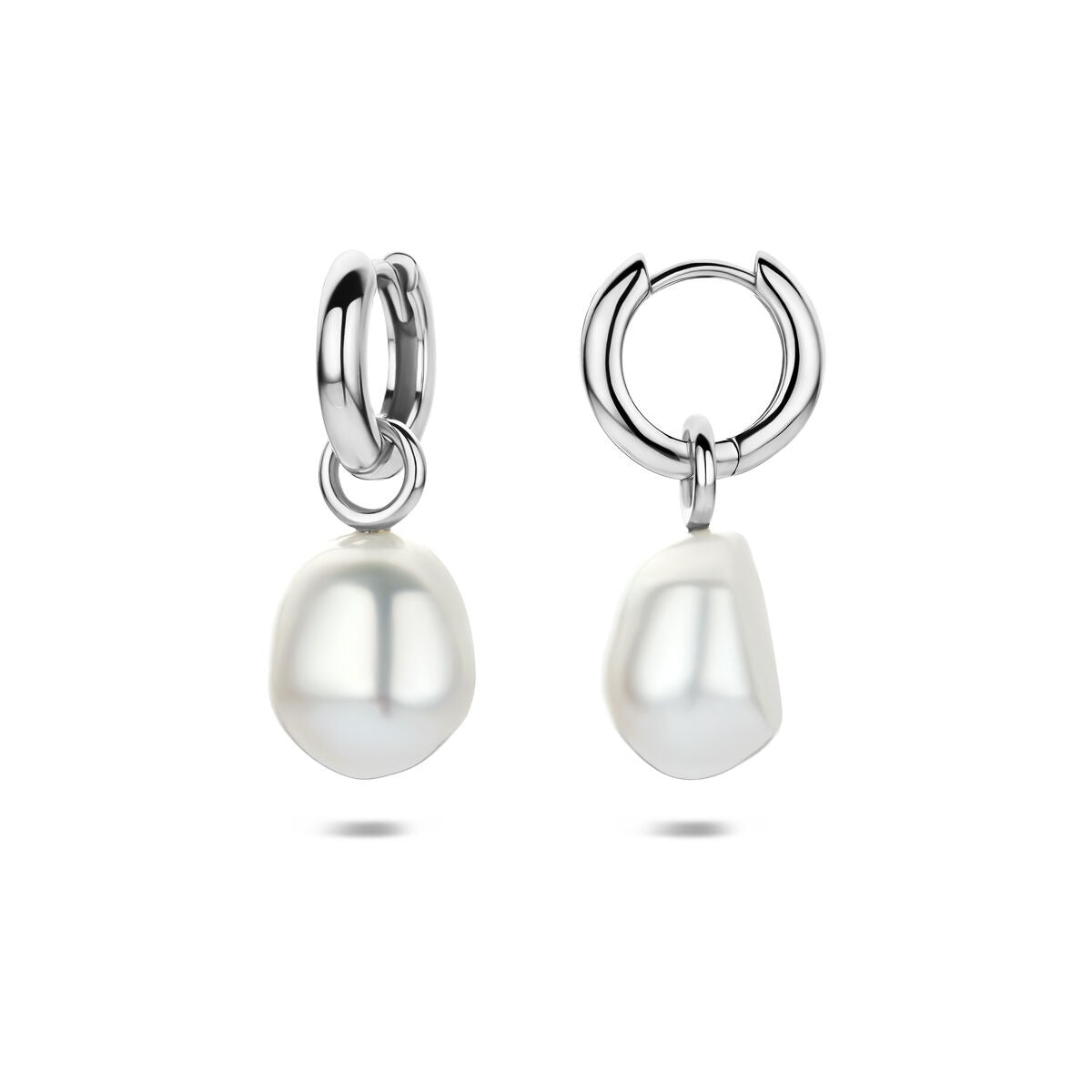 Aros de plata rodiada con perla