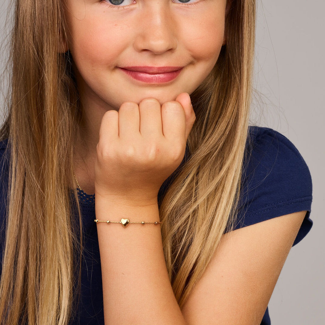 14k geelgouden kinderarmband met hartje en bolletjes