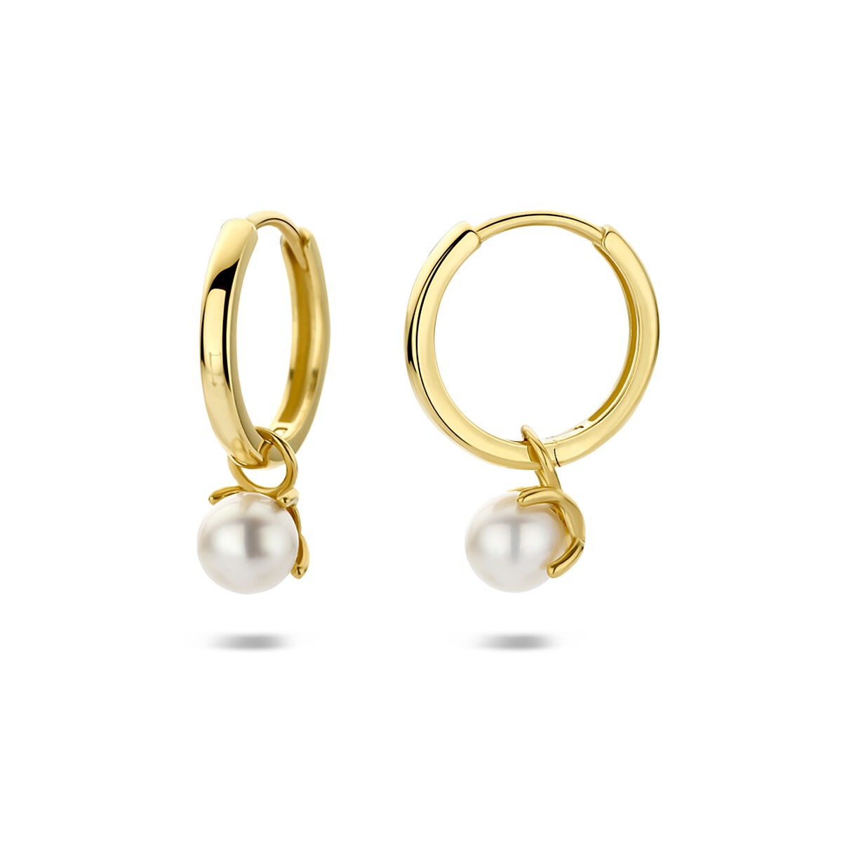 Aros de oro amarillo con perlas