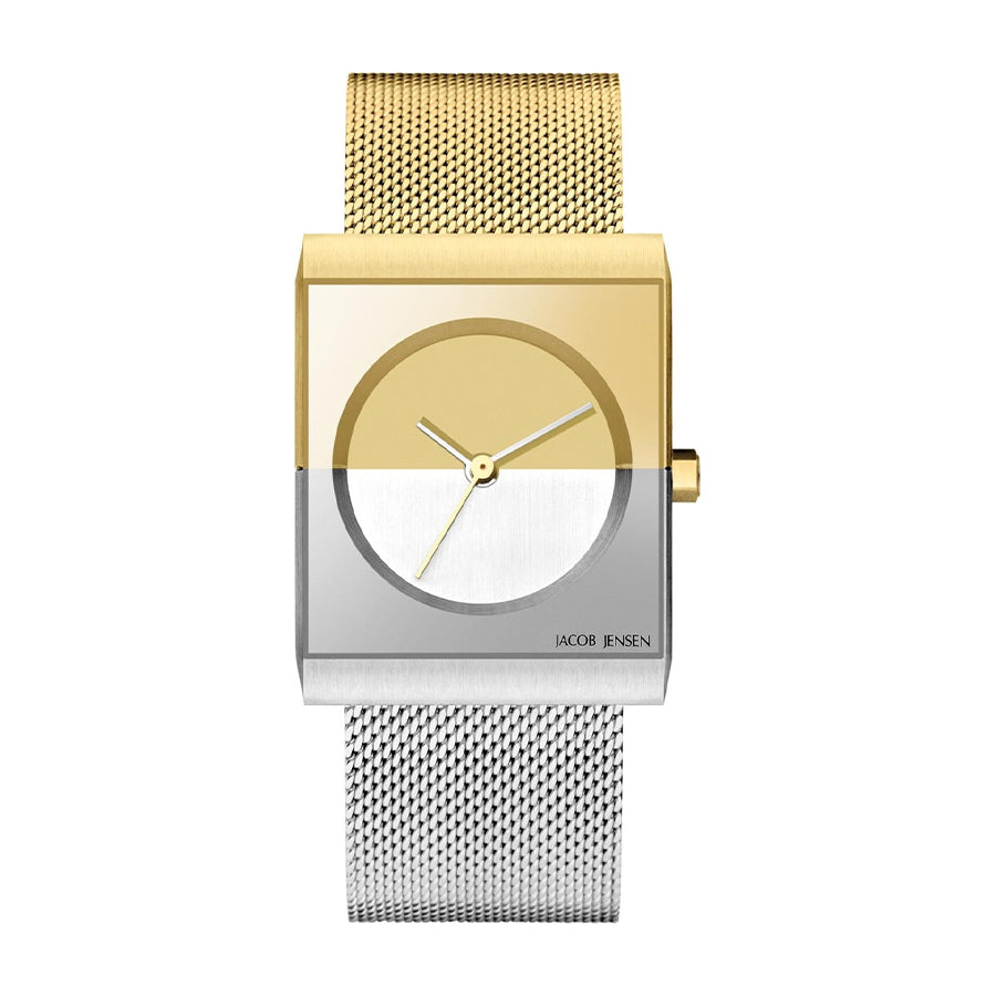 Reloj cuadrado bicolor con caja dorada y plateada, esfera blanca y correa de malla metálica.