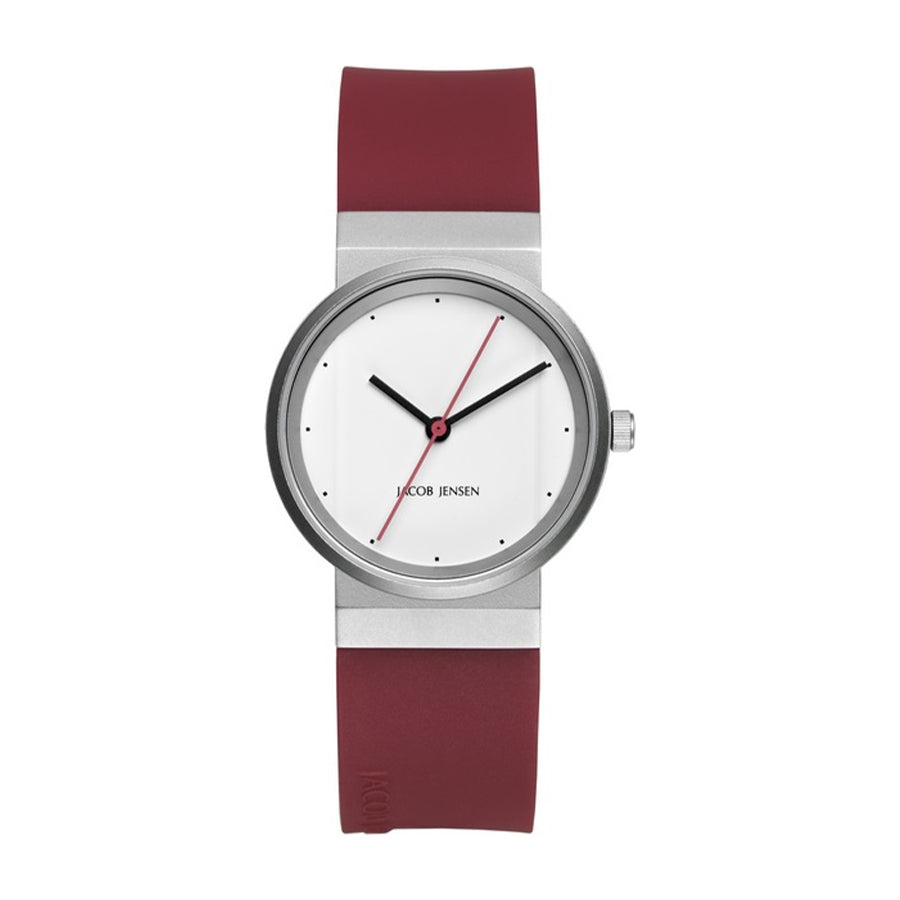 Reloj con caja de acero inoxidable, esfera blanca y correa de silicona roja.