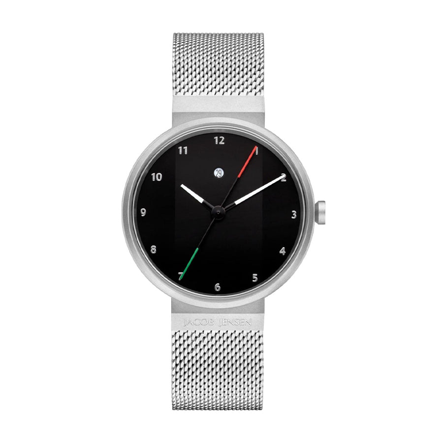 Reloj con esfera negra, correa de malla de acero inoxidable y manecillas en colores rojo y verde.
